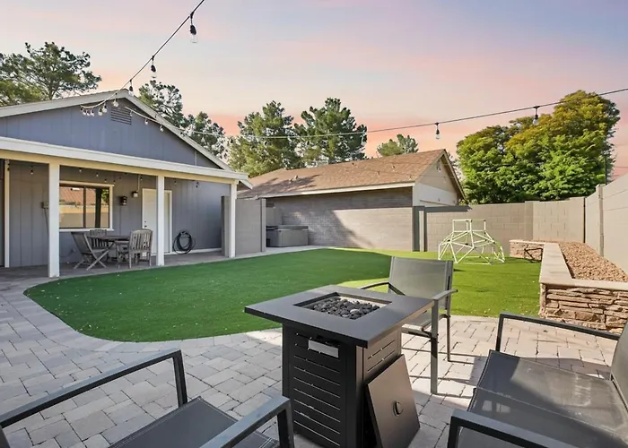 Cozy Escape With Hot Tub, Bbq & Fire Pit Holiday home *