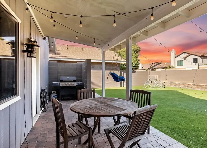 Cozy Escape With Hot Tub, Bbq & Fire Pit *