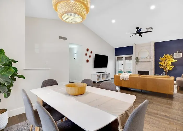 Cozy Escape With Hot Tub, Bbq & Fire Pit Holiday home